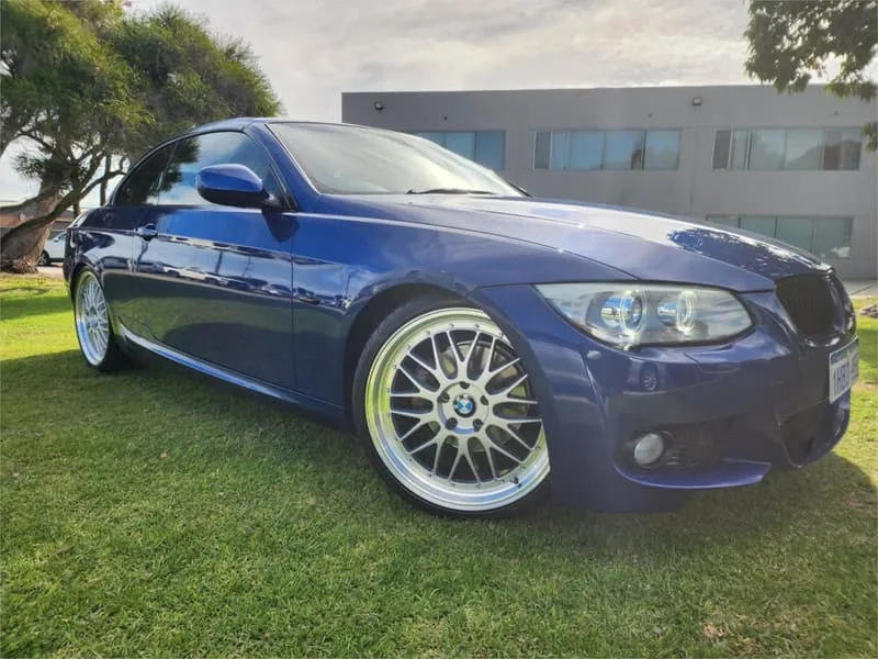 2011 BMW 3 25i E93 MY11